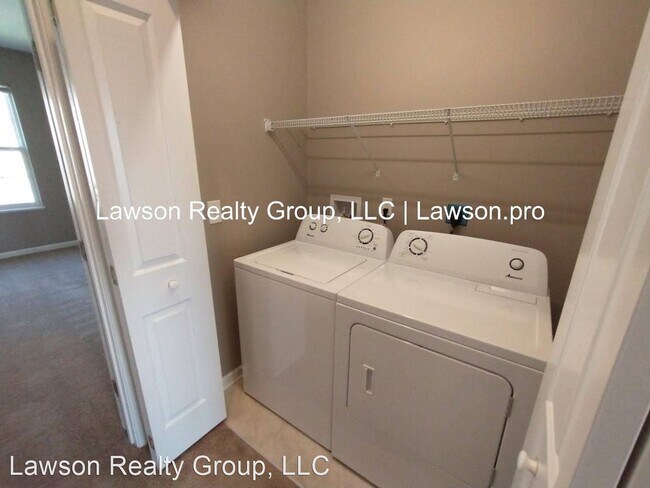 Building Photo - 2 br, 2.5 bath House - 3905 Colonial Green...