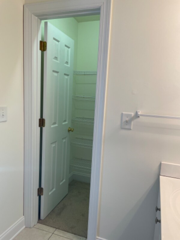 Building Photo - 1016 Hickory Dr