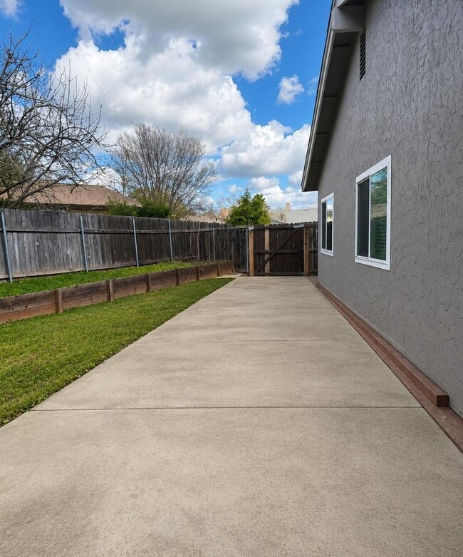 Building Photo - 4901 Autumntree Ct