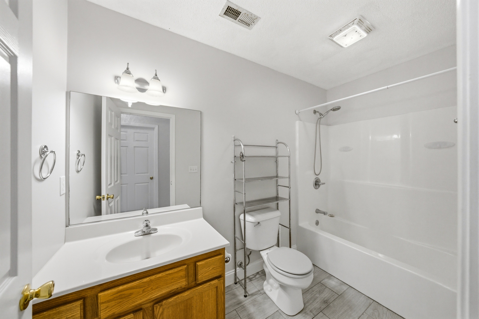 2nd bathroom - 1453 Chessingham Dr