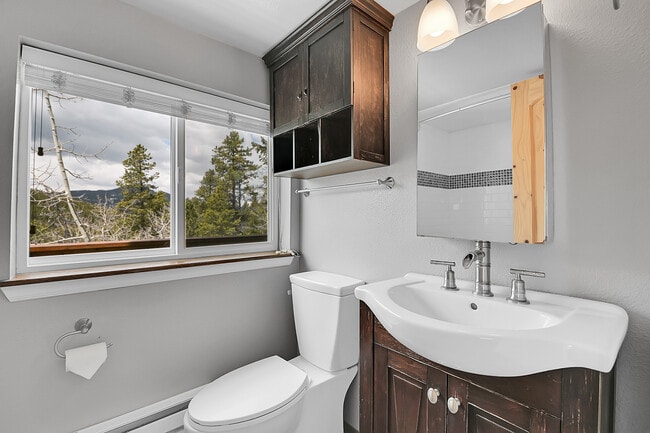 Building Photo - 45 Lodgepole Dr