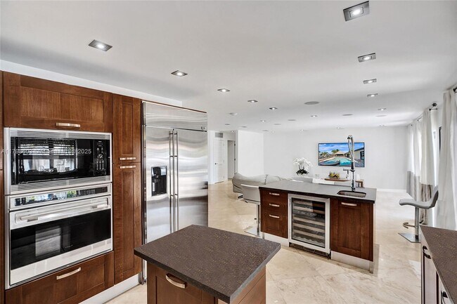 Building Photo - 2075 Ixora Rd