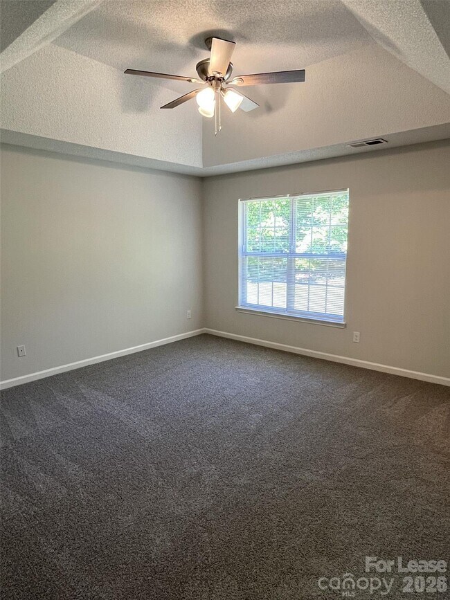 Building Photo - 5637 Hedgecrest Pl