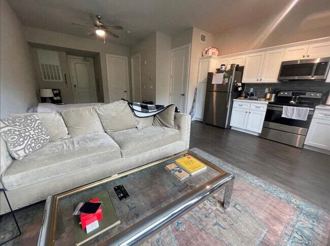 Building Photo - 2727 Houston Ave