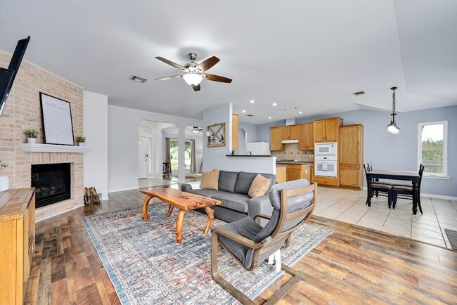 Building Photo - 2911 Red Bud Ln