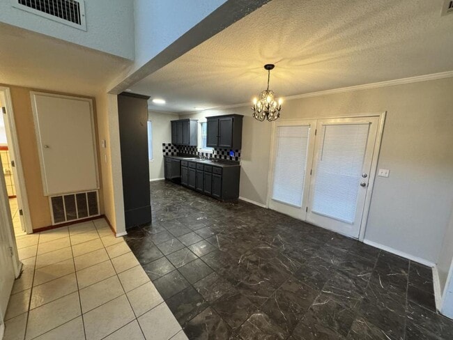 Building Photo - 2504 Tanglewood Ct