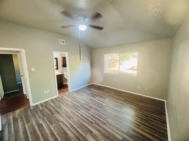 Building Photo - 6702 Valerian Ln