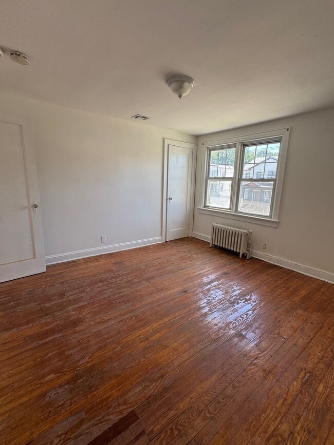 Building Photo - 14 Raydol Ave