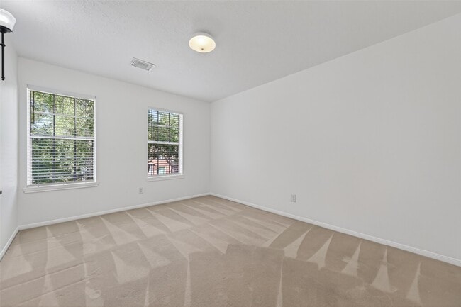 Building Photo - 2431 Parkwood Ln