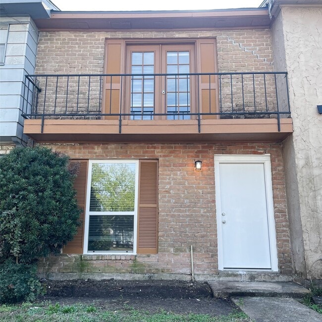 Primary Photo - 7331 Chasewood Dr