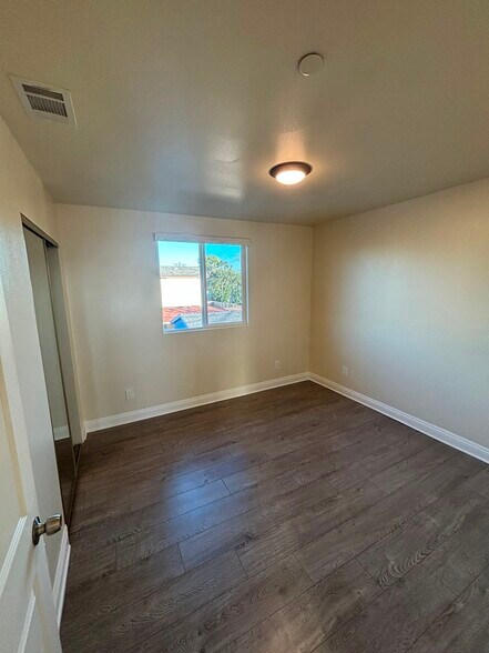 Building Photo - 214 E 101st St