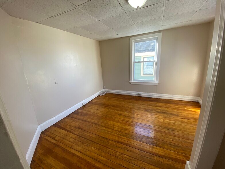 Building Photo - 182 Grant St