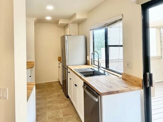 Building Photo - 8316 Via Sonoma