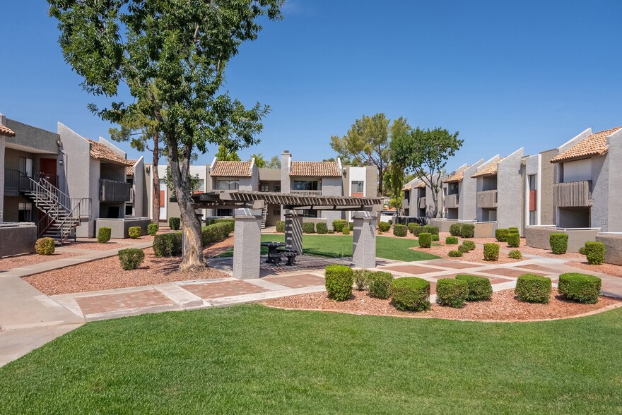 Primary Photo - Park Tower Apartments