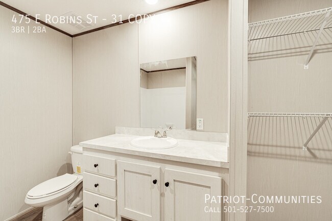 Building Photo - 475 E Robins St