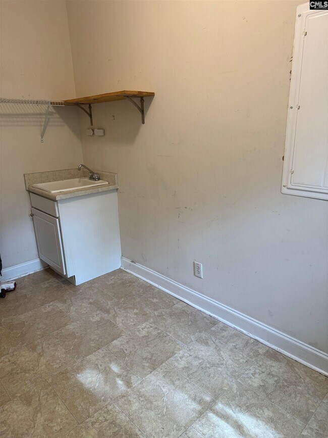 Building Photo - 121 Summerfield Dr