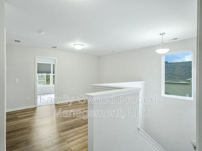 Building Photo - 242 Dunlin Dr