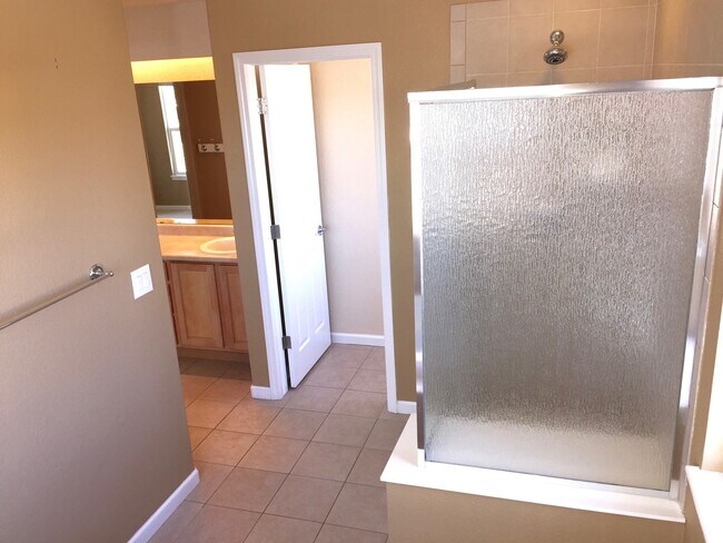 Building Photo - Stunning 4 Bedroom Home In Cross Creek area of Aurora