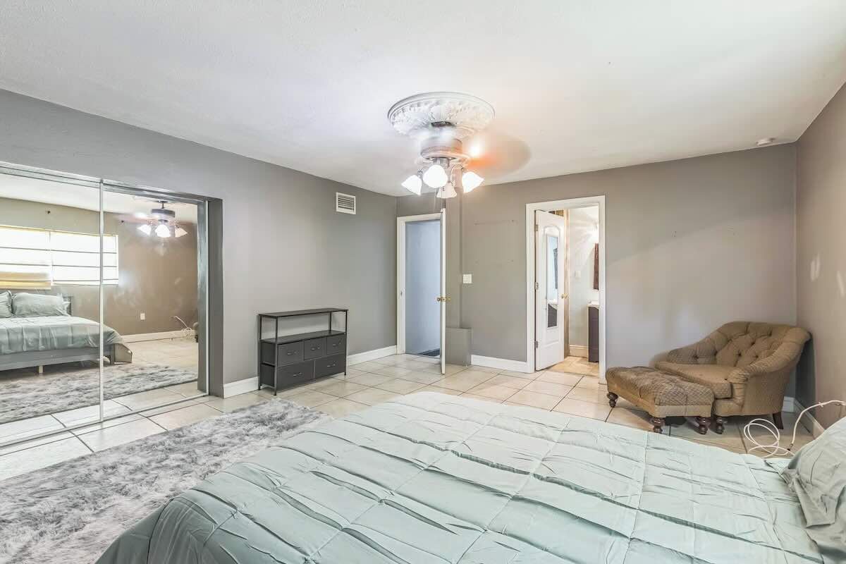 Building Photo - 911 26th St Ct E