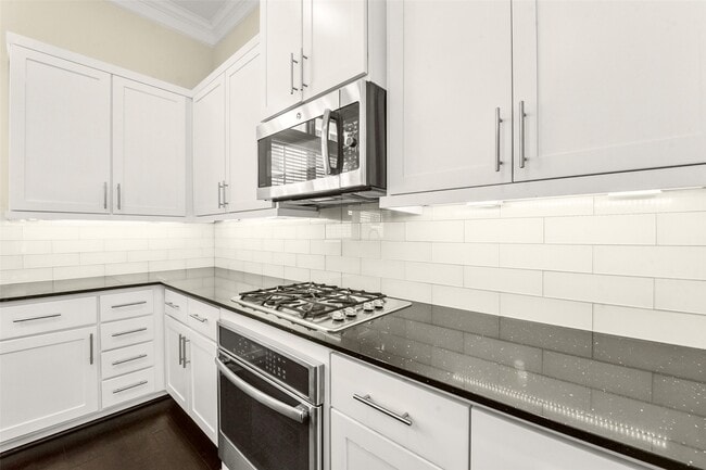 Building Photo - 734 N Shepherd Dr