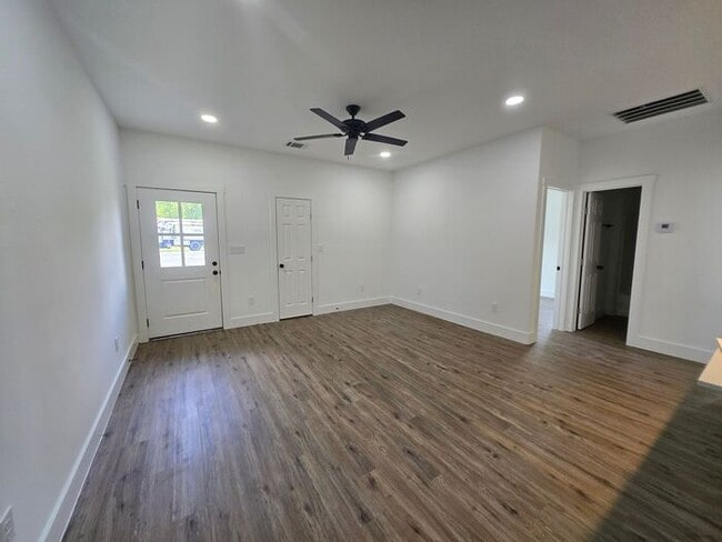 Building Photo - Stunning New Build