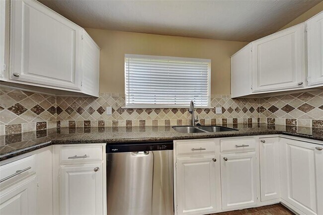 Building Photo - 151 E Pathfinders Cir