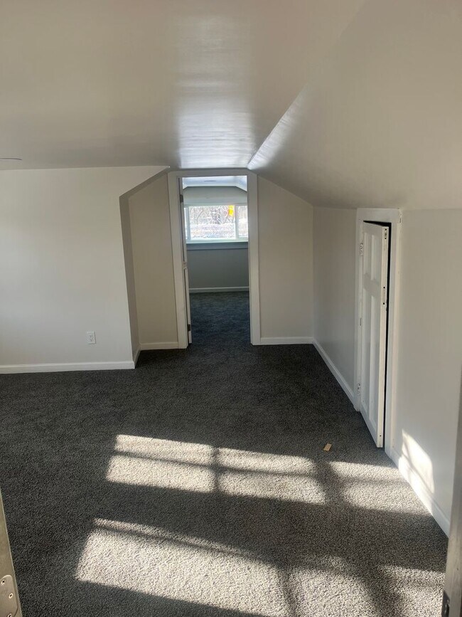 Building Photo - 3 bedroom 1 bath