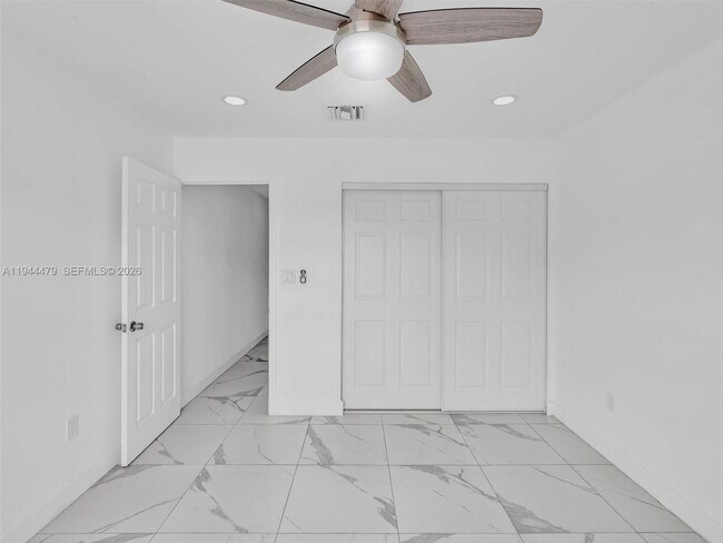 Building Photo - 5424 Pembroke Rd