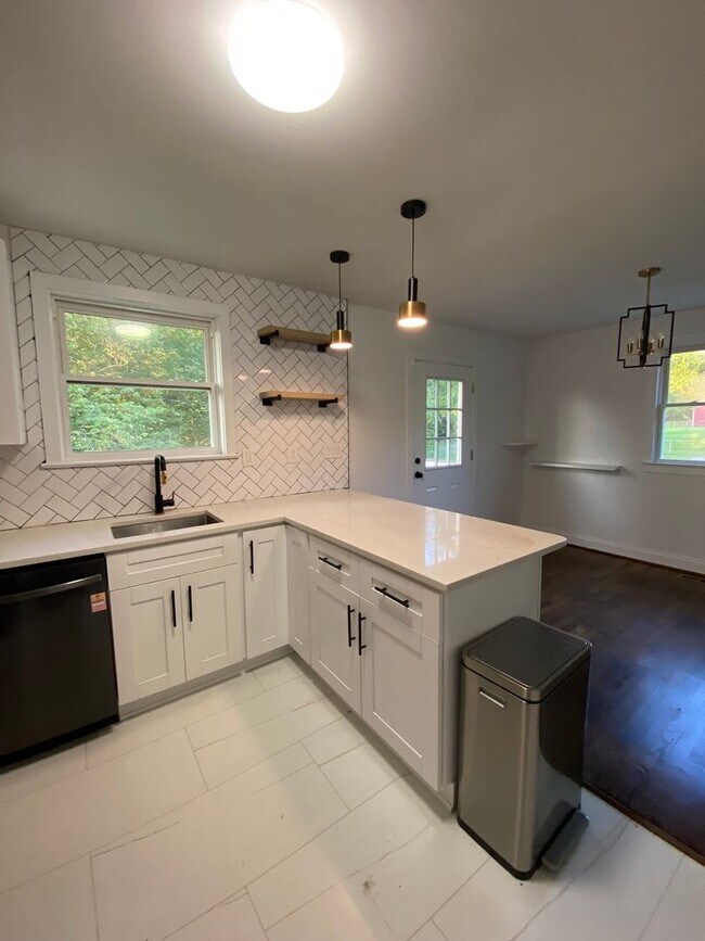 Building Photo - Stylish 5 Bedroom home in Fort Washington