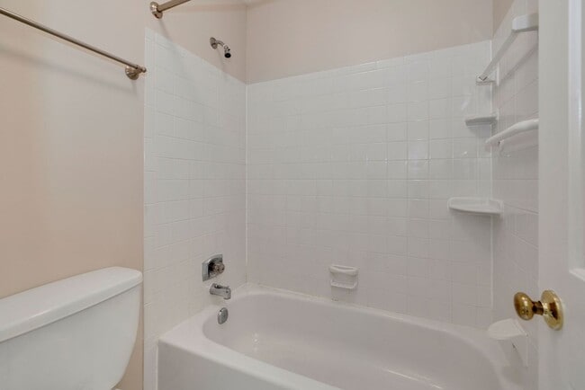 Building Photo - 3 Bed 2.5 Bath - Gaithersburg Townhouse - Finished Basement