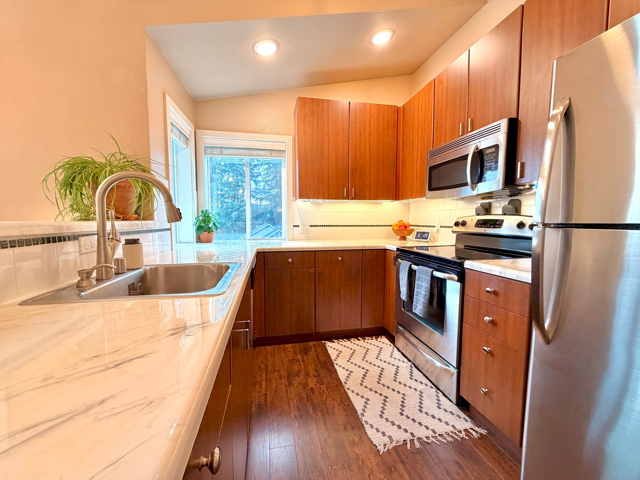 Kitchen - 16101 Bothell Everett Hwy