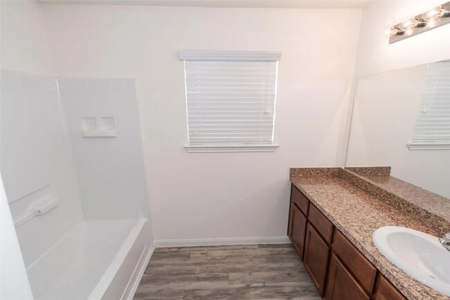 Building Photo - 2822 Junction Dr