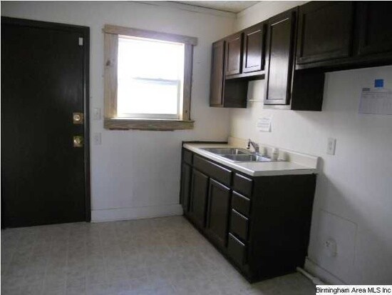 Building Photo - 1565 Meadow Ct