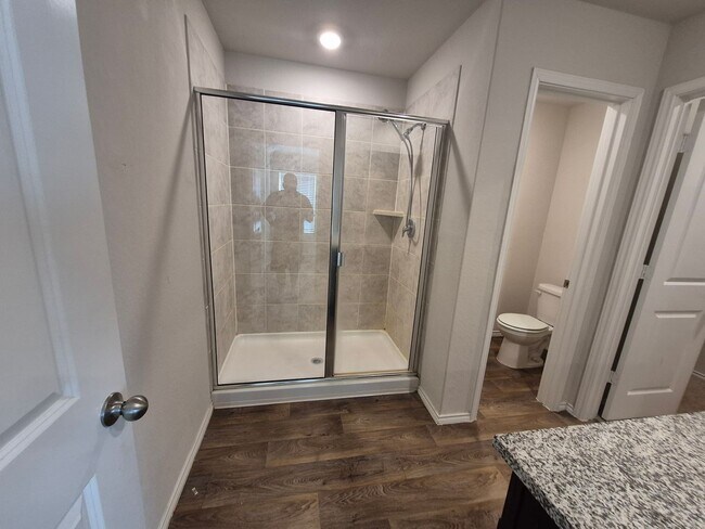 Building Photo - 156 Middle Grn Lp