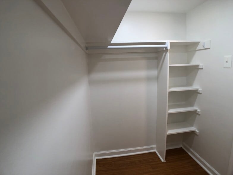 Building Photo - 1300 Army Navy Dr