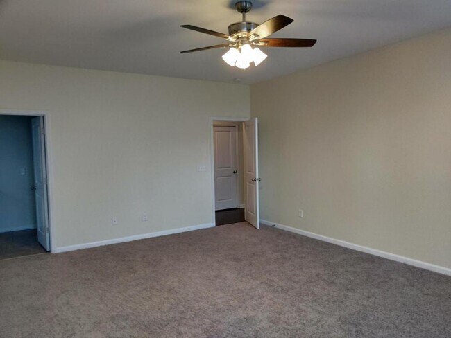 Building Photo - 128 Carolina Wren Ave