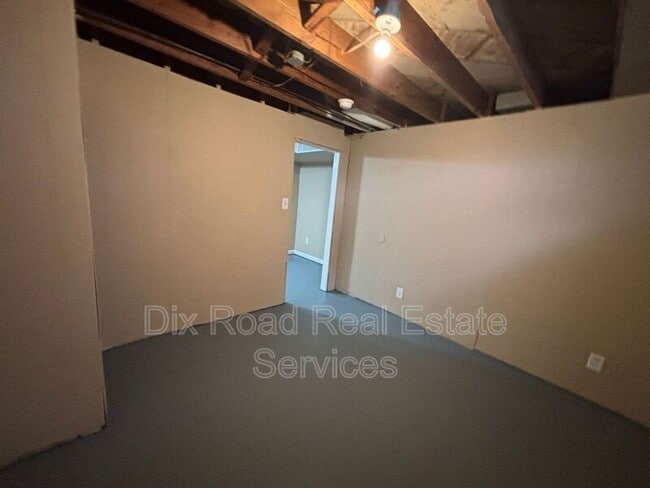 Building Photo - 2309 Byron St