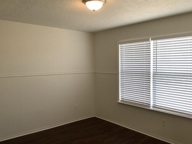 Building Photo - 13318 Hilltop Cir