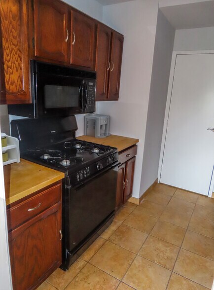 Building Photo - 3900 Tunlaw Rd NW