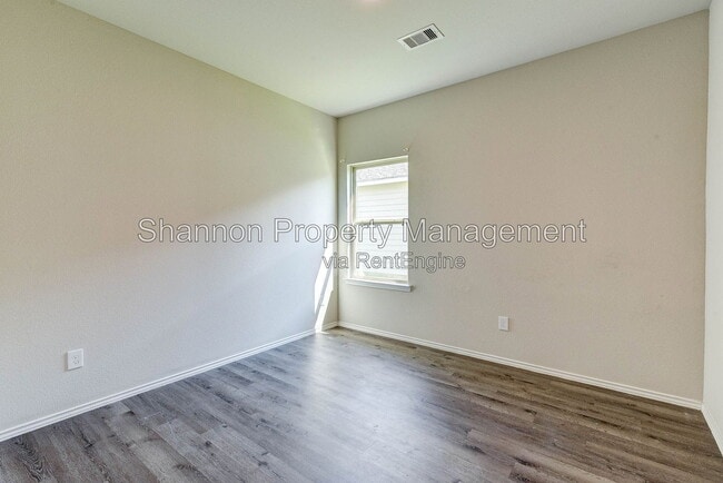 Building Photo - 407 E Avenue G