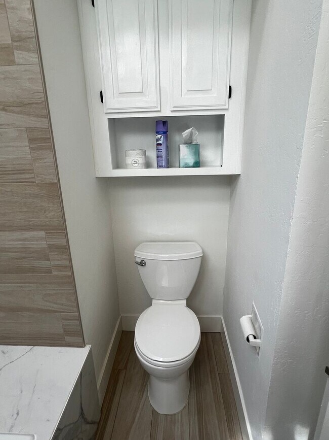 Building Photo - Remodeled Single Story 3 Bedroom/2 Bathroo...