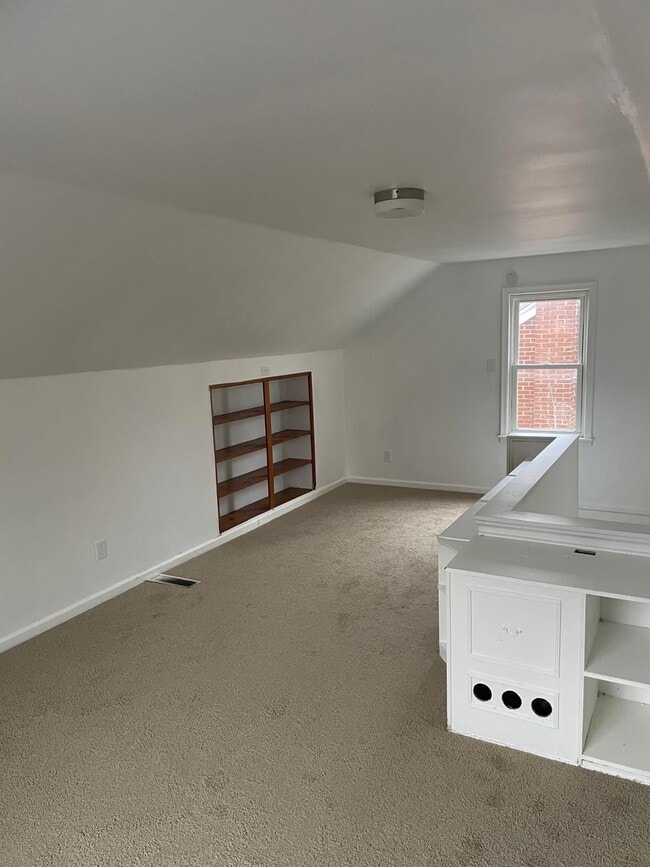 Building Photo - 18315 Shaftsbury Ave