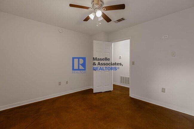 Building Photo - 1212 Barnett Bend Cir