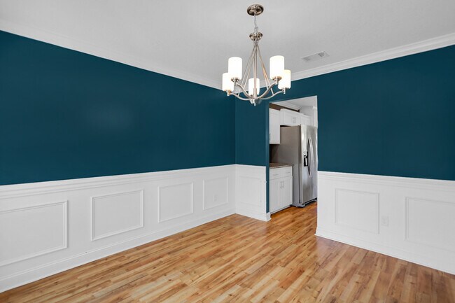Building Photo - 721 Highgrove Ct