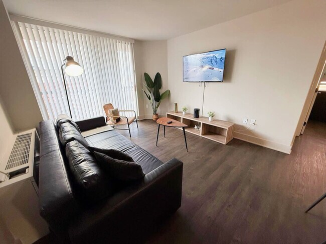 Building Photo - 801 15th St S