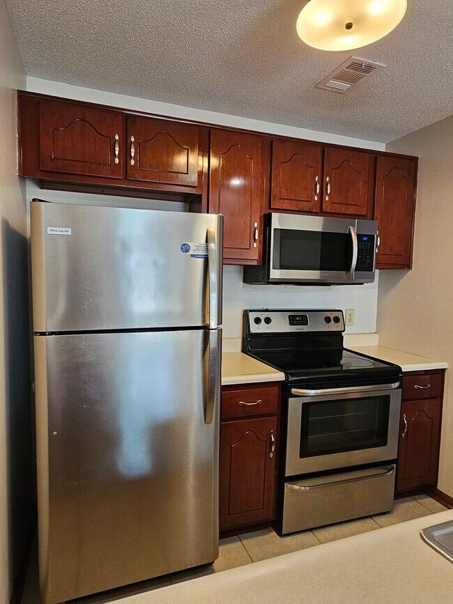 Building Photo - 508 Independence Ct