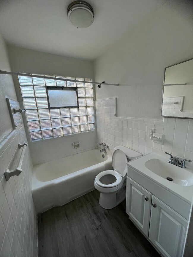 Building Photo - 2 BED 1 BATH READY TO RENT IN PLANT CITY!