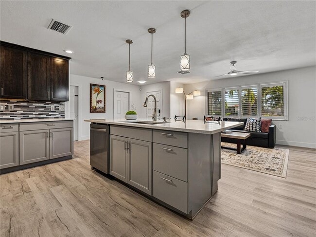 Building Photo - 7125 Shore Dr S