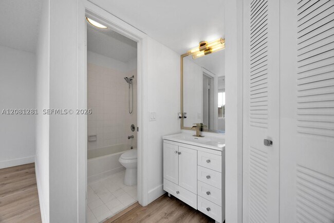 Building Photo - 390 NW 86th Ct