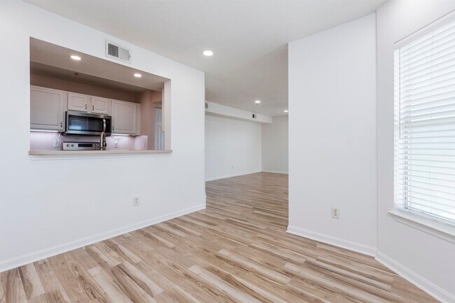 Building Photo - 206 16th St